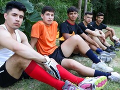 Observe Felix Harris & Glenn Hut take turns